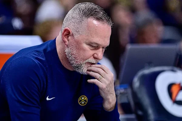 Nguyên nhân sa thải HLV Michael Malone